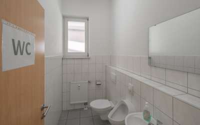 6 Familienhaus mit Gewerbe - in schöner Lage