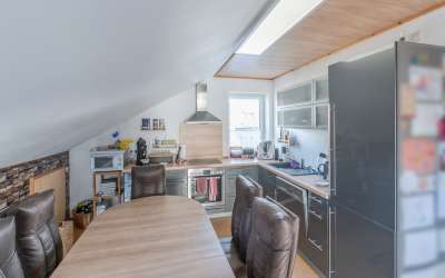 Freistehendes Zweifamilienhaus mit viel Platz!