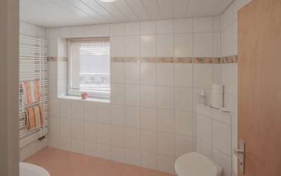 Hier beginnt Lebensqualität - Wohnen im Grünen! Platz für 2-3 Generationen, oder zum Vermieten.