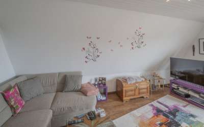 Hier sind Sie die Kirsche auf der Schwarzwälder Kirschtorte: 3,5 Zimmer Maisonette Wohnung im Luftkurort mit lauchiger Terrasse und Gartenzugang