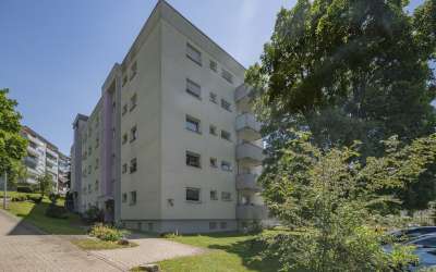 Top gepflegte 3,5 Zimmer Eigentumswohnung mit zwei luftigen Sonnenbalkonen