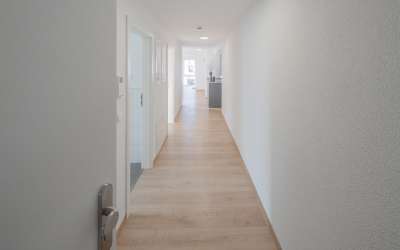 Voilà: moderner Platz für très chic und viel Raum! Perfekte 2,5 Zimmer Dachgeschosswohnung - Stadtmitte ruhig und sonnig gelegen