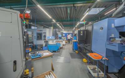 Moderne Halle und Büroteil, mit Möglichkeit zur Erweiterung