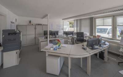 Munterer, flexibler Gewerbestandort - in Gewerbezone am Stadtrand