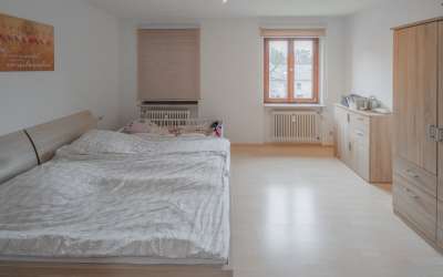 Das charmante Dreifamilienhaus am Ortsrand mit kurzen Wegen ins Grüne und einer enormen Aussicht