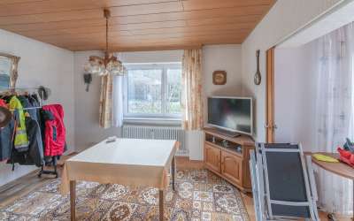 Freistehendes Zweifamilienhaus mit viel Platz!
