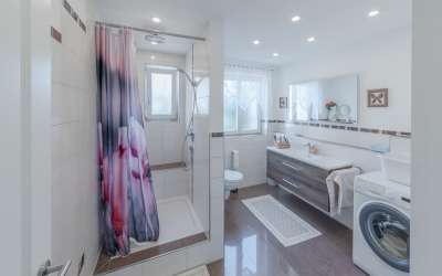 Neu renovierte 3,5-Zimmer-Eigentumswohnung mit Sonnenbalkon und Wintergarten