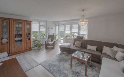 Sonniger Platz für Rendite und Ertrag: das klug aufgeteilte 3 Familienhaus am Stadtrand