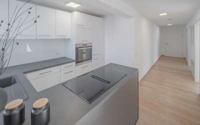 Voilà: moderner Platz für très chic und viel Raum! Perfekte 2,5 Zimmer Dachgeschosswohnung - Stadtmitte ruhig und sonnig gelegen