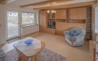 Viel Platz für Sonne und Gemütlichkeit: Einfamilienhaus mit ganz schön Platz und drei Einliegerwohnungen