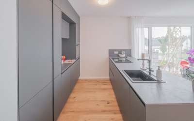 Offene Besichtigung am Sonntag 19.10.25 10.30 - 11.30 Uhr! Neubau 4 Zimmer Wohnung mit viel Licht!