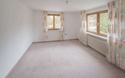 Hier beginnt Lebensqualität - Wohnen im Grünen! Platz für 2-3 Generationen, oder zum Vermieten.