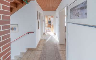 Freistehendes Zweifamilienhaus mit viel Platz!