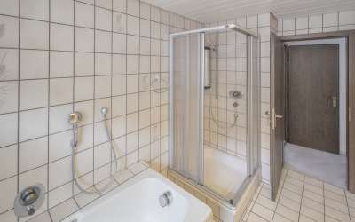 Hier beginnt Lebensqualität - Wohnen im Grünen! Platz für 2-3 Generationen, oder zum Vermieten.