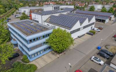 Firmenareal mit viel Platz für Ertrag und Produktion - hier ist vieles Möglich und ein ausgezeichneter Platz für Schaffer