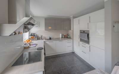 Sonniger Platz für Rendite und Ertrag: das klug aufgeteilte 3 Familienhaus am Stadtrand