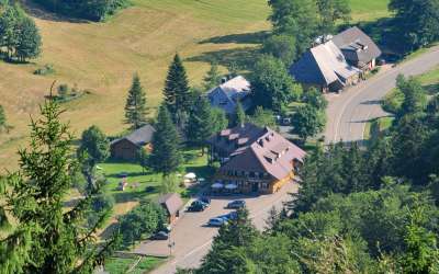 Gemütliches Hotel in idealer Ausgangslage für Motorrad fahren, Wandern, Ski, Mountainbiking und Golf