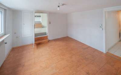 Freistehendes Einfamilienhaus mit 2 Wohnungen