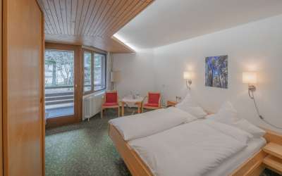 Gemütliches Hotel in idealer Ausgangslage für Motorrad fahren, Wandern, Ski, Mountainbiking und Golf