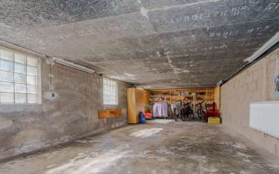 Sonniges Wohnen mit enormen Grundstück, Wohnhaus und XXL-Garage für Werkstättle, Carport oder kleines Lager