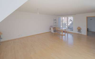 Wo Moderne, Helligkeit, Chick und Charme, am Rande des Altstadtkernes ein neues harmonisches Zuhause finden: 4, 5 Zimmer Maisonette Wohnung, mitten in Villingen!
