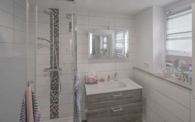 Sonniger Platz für Rendite und Ertrag: das klug aufgeteilte 3 Familienhaus am Stadtrand