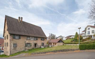 Denkmalgeschützter Vogtshof für Bauträger, Handwerker und Investoren