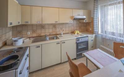Modernes 2-Familienhaus zur Fertigstellung