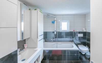 4,5-Zimmer-Dachgeschosswohnung mit Gartenanteil