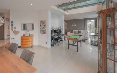 Hier ist Ihr Platz für das besondere Wohnen: mediterranes Villa auf dem Weg zum Bodensee