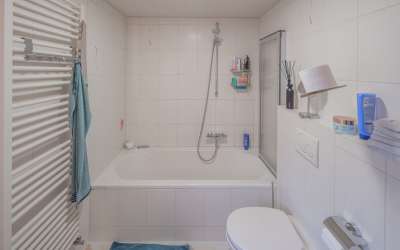 Modernes und ruhiges 2 Familien Haus mit wunderschönem Ausblick ins Tal