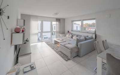 Sonniges Zweifamilienhaus in begehrter Lage