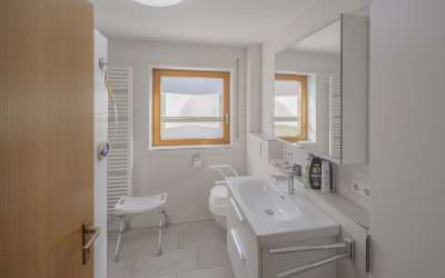 Viel Platz für Moderne, Helligkeit und besonderes Wohnen auf einem enormen Grundstück: das gibt es nicht alle Tage!