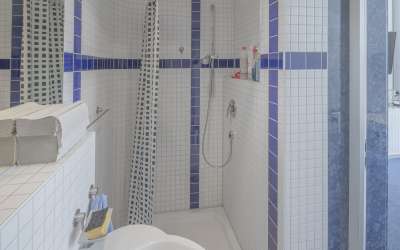 Sonniges, markantes Gewerbeanlageobjekt mit Potential und jungem Baujahr