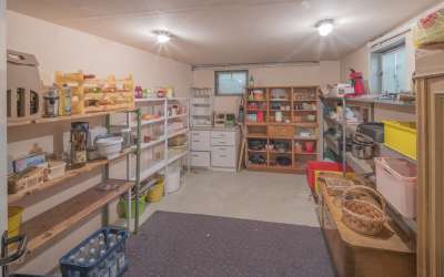 Viel Platz für Moderne, Helligkeit und besonderes Wohnen auf einem enormen Grundstück: das gibt es nicht alle Tage!