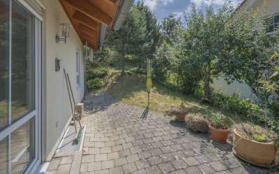 Das sonnige und freistehende tolle, moderne und gepflegte Einfamilienhaus am Ortsrand - hier ist Platz für Ruhe und Gemütlichkeit!