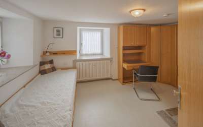 Viel Platz für Sonne und Gemütlichkeit: Einfamilienhaus mit ganz schön Platz und drei Einliegerwohnungen