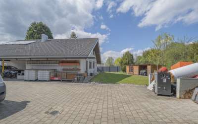 Wohnen und Arbeiten unter einem Dach - Wohnhaus mit Halle in Spaichingen!