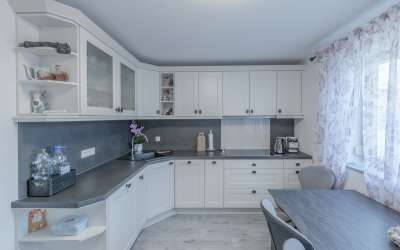 Neu renovierte 3,5-Zimmer-Eigentumswohnung mit Sonnenbalkon und Wintergarten