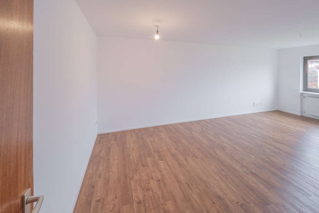 Neu renoviert: 3 Zimmer Mietwohnung im Erdgeschoss mit Terrasse - Photo 1